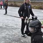 Rolbař nepřijel. Děti zažily krásu i nástrahy bruslení v přírodě