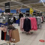 Tesco si rozvolnilo vládní nařízení po svém. Základní potřeba? Třeba podprsenka