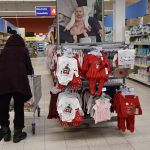 Tesco si rozvolnilo vládní nařízení po svém. Základní potřeba? Třeba podprsenka