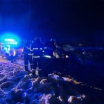 Ráno hasiči na Táborsku vystříhávali posádku z auta, po poledni řešili požár vozu