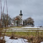 VÝLETY: Od nejstaršího kostela k jelenům a za záhadným kamenem