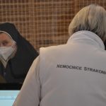Kromě očkování zjišťovali ve strakonickém OČKU i množství protilátek po první dávce