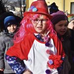 Dětský masopustní průvod potěšil lidi na sídlišti Šumavská