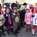 Dětský masopustní průvod potěšil lidi na sídlišti Šumavská