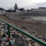 Revitalizace dačického rybníku Peráček už se rozběhla. Bahno teď čeká na vysušení
