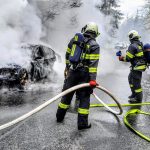 FOTOGALERIE: Na Táborsku hořelo BMW, škoda se vyšplhala přes milion