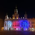 Českobudějovická radnice byla nasvícena v barvách trikolóry