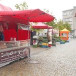 První letošní farmářský trh v Jindřichově Hradci zkazil déšť