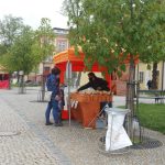 První letošní farmářský trh v Jindřichově Hradci zkazil déšť