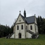 VÝLETY: Prohlídky vás nelákají? Vydejte se na Orlíku parkem až k hrobce