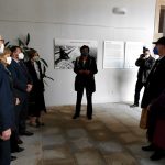 Pro štěstí si senátoři v Jindřichově Hradci šlápli na poledník. Potom odjeli na Vysočinu