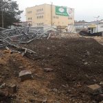 Ve Veselí nad Lužnicí odstřelili 66 metrů vysoký komín