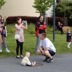Plánské nábřeží v pondělí žilo vernisáží obrazů od žáků Teodora Buzu