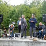 Plánské nábřeží v pondělí žilo vernisáží obrazů od žáků Teodora Buzu