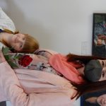 Plánské nábřeží v pondělí žilo vernisáží obrazů od žáků Teodora Buzu