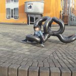 Umění ve městě: Rozkvetlé auto či zářící obrazovka