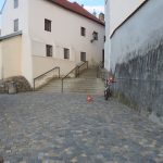Opilý mladý muž sjížděl na kole schody. Se zraněním skončil v nemocnici