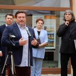 Malířská poezie Teodora Buzu v Dotecích času. Na vernisáži pokřtili monografii