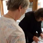 Malířská poezie Teodora Buzu v Dotecích času. Na vernisáži pokřtili monografii