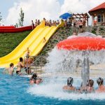 Koupaliště v Dačicích se včera otevřelo. V provozu je tu i opravený minigolf