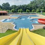 Koupaliště v Dačicích se včera otevřelo. V provozu je tu i opravený minigolf