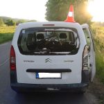 Motocyklistka narazila zezadu do auta, skončila v nemocnici