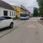 Řidička Land Roveru srazila chodce, jeho zranění si vyžádala letecký transport