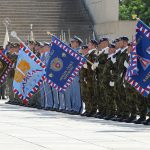Prezident republiky Miloš Zeman propůjčil strakonickým vojákům bojový prapor a čestné názvy