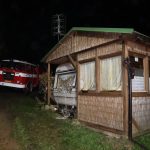 FOTO: U Orlické přehrady v noci hořelo 11 karavanů a dvě auta. Požár zasáhl i les
