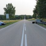 Řidič předjížděl přes plnou čáru, následkem střetu narazil do stromu a zemřel
