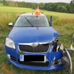 Řidič předjížděl přes plnou čáru, následkem střetu narazil do stromu a zemřel