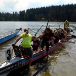 Ratmírovský rybník ovládly dračí lodě. Úspěch slavily domácí týmy