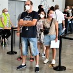 Na očkování bez registrace se v Budějovicích čekalo ve frontě. Podobná místa vzniknou i v okresech