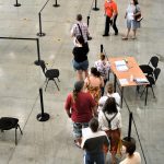 Na očkování bez registrace se v Budějovicích čekalo ve frontě. Podobná místa vzniknou i v okresech
