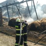 Seník v Borovanech zachvátil požár. Škoda sahá k milionu
