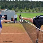 Složky integrovaného záchranného systému po náročné sezoně odpočívaly na sportovním poli