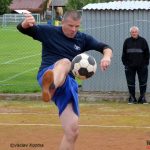 Složky integrovaného záchranného systému po náročné sezoně odpočívaly na sportovním poli