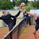 Složky integrovaného záchranného systému po náročné sezoně odpočívaly na sportovním poli