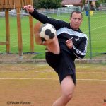 Složky integrovaného záchranného systému po náročné sezoně odpočívaly na sportovním poli