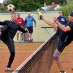 Složky integrovaného záchranného systému po náročné sezoně odpočívaly na sportovním poli