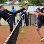 Složky integrovaného záchranného systému po náročné sezoně odpočívaly na sportovním poli