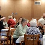 Mezinárodní den seniorů slavili ve Veselí nad Lužnicí. Plný sál bavila Pavlína Filipovská