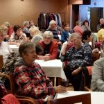 Mezinárodní den seniorů slavili ve Veselí nad Lužnicí. Plný sál bavila Pavlína Filipovská