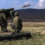 Sestřelit nepřátelský letoun i velet jednotkám. Nejen to trénují strakoničtí vojáci do mise