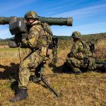 Sestřelit nepřátelský letoun i velet jednotkám. Nejen to trénují strakoničtí vojáci do mise