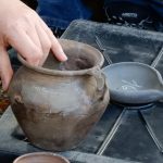 Sobotníci si v Sezimově Ústí prohlédli nálezy keramiky. S archeology nahlédli do minulosti