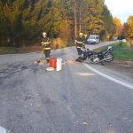 Ke střetu auta s motorkou na Táborsku vzlétl vrtulník