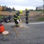 Ke střetu auta s motorkou na Táborsku vzlétl vrtulník