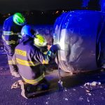 Ke střetu auta s motorkou na Táborsku vzlétl vrtulník