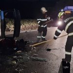 Ke střetu auta s motorkou na Táborsku vzlétl vrtulník